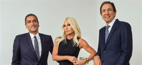 Versace e Michael Kors zavorrano il Q2 di Capri Holdings (